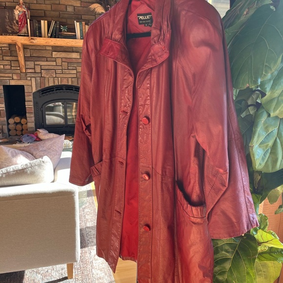 Vintage real leather red trenchcoat - Picture 2 of 8